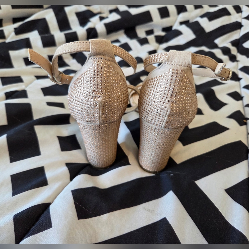 Heels - Picture 2 of 5
